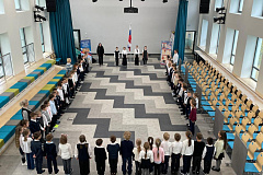 Торжественная церемония поднятия флага